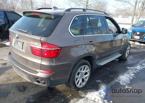 2013 BMW X5 xDrive35I/xDrive35I Premium/xDrive35I Sport Activity z USA, uszkodzony, nr VIN 5UXZV4C57D0E11118